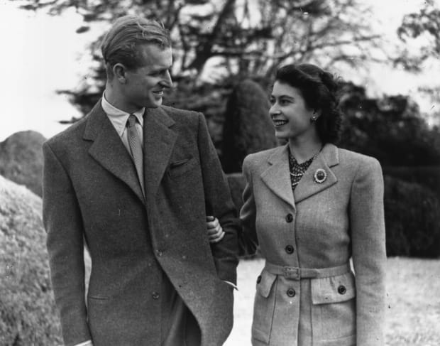 princess elizabeth and the prince philip duke of edinburgh enjoying a walk during their honeymoon at broadlands romsey hampshire photo by topical press agencygetty images