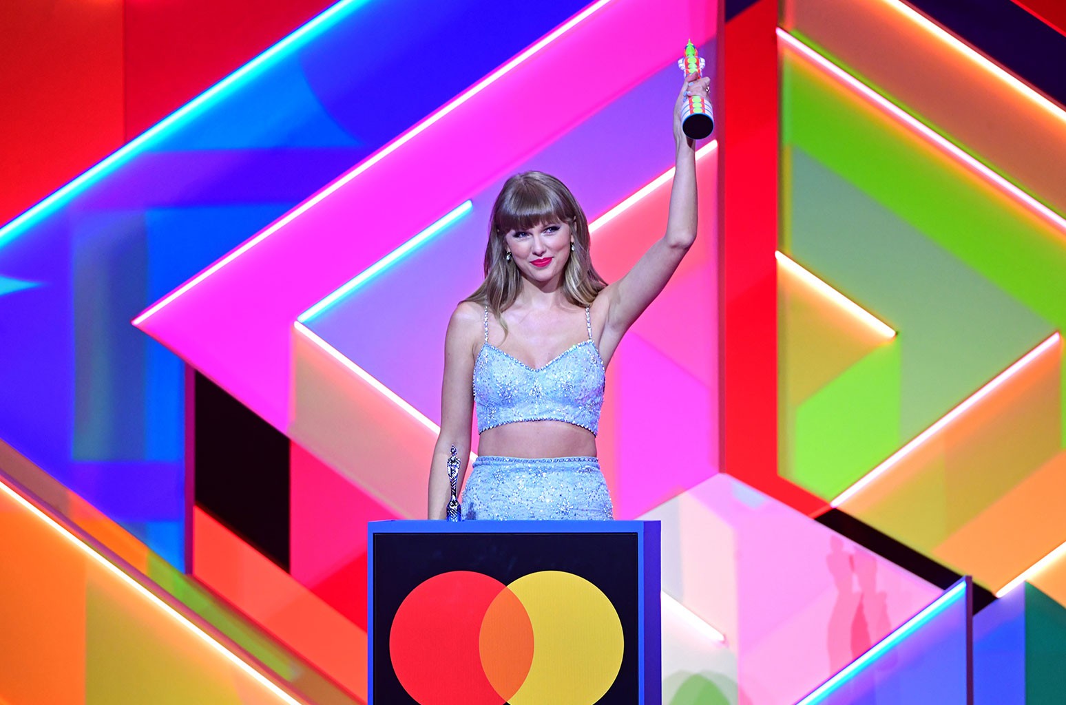 Taylor Swift show brit awards 2021 billboard 1548 1620767548 compressed