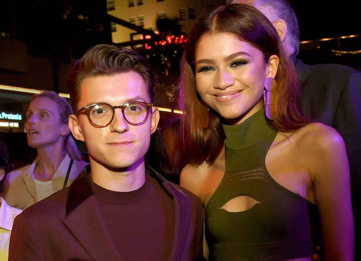 FreebieMNL - Tom Holland and Zendaya’s steamy kiss spark dating rumors anew