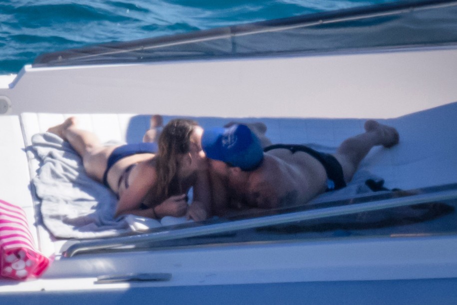 Harry Styles and Olivia Wilde Spotted Smooching On a Yacht