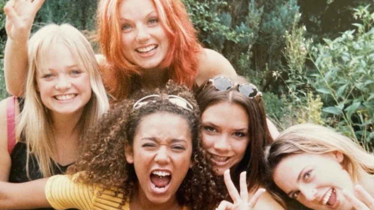 Spice Girls celebrate 25th anniversary of Wannabe with throwback pics |  EW.com
