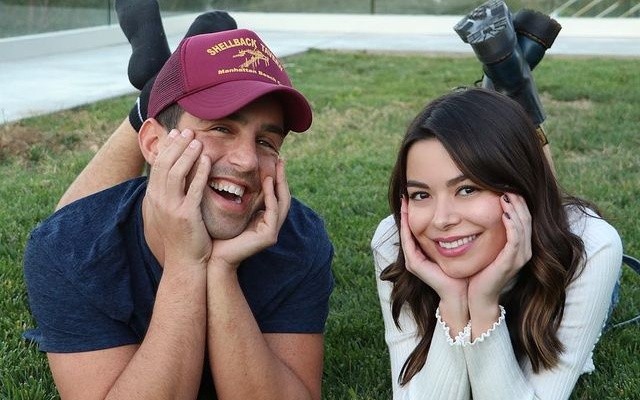 Miranda Cosgrove Says 'There's A Really Good Chance' Josh Peck Will Appear On 'iCarly' Season 2