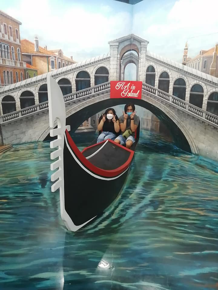 Art In Island has a piece of 3D art where you can pretend to be in Venice.