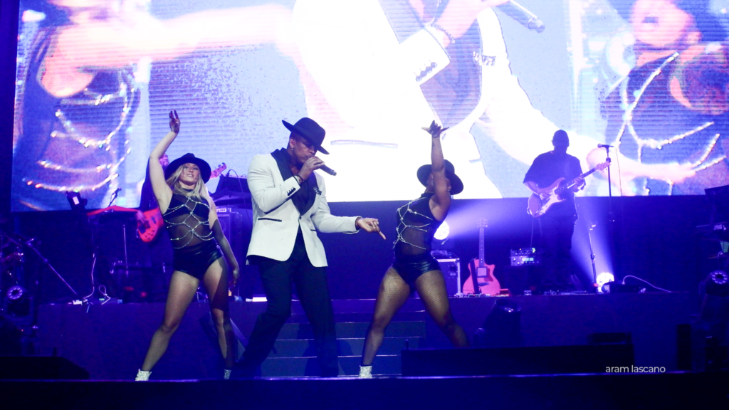 For a night, Ne-yo made it possible to sing hit for his Filipino fans | Photo by Aram Lascano