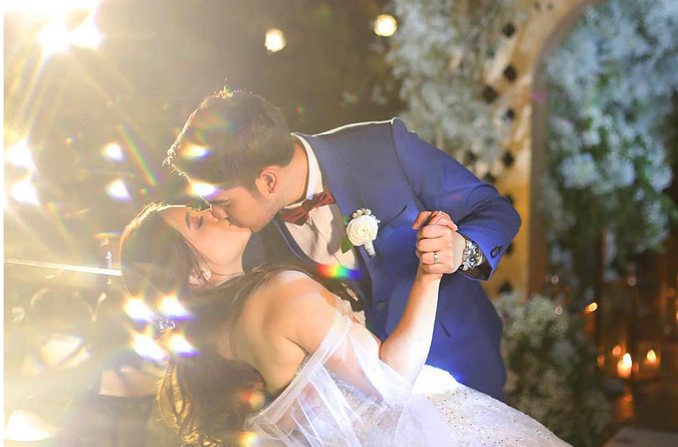 Jason Hernandez and Moira Dela Torre kissing at their wedding reception