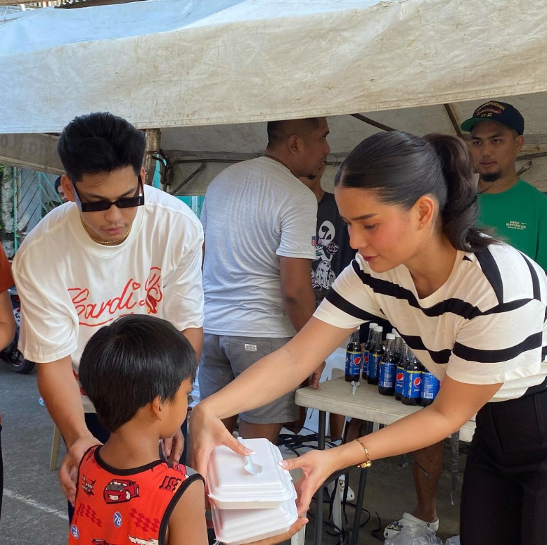Ricci Rivero and Leren Mae Bautista at an outreach activity